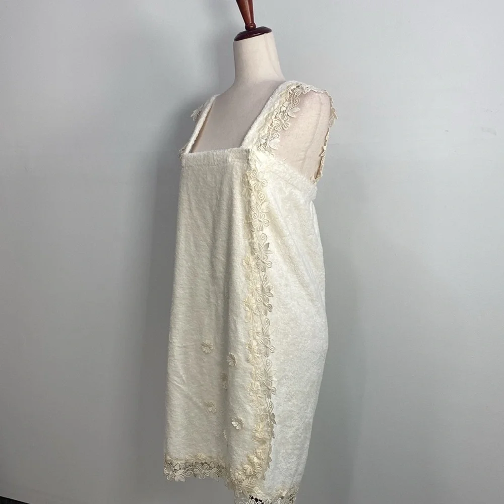 Vintage Cream Wrap Towel Floral Embroidered Flirty‎ feminine Women's S/M